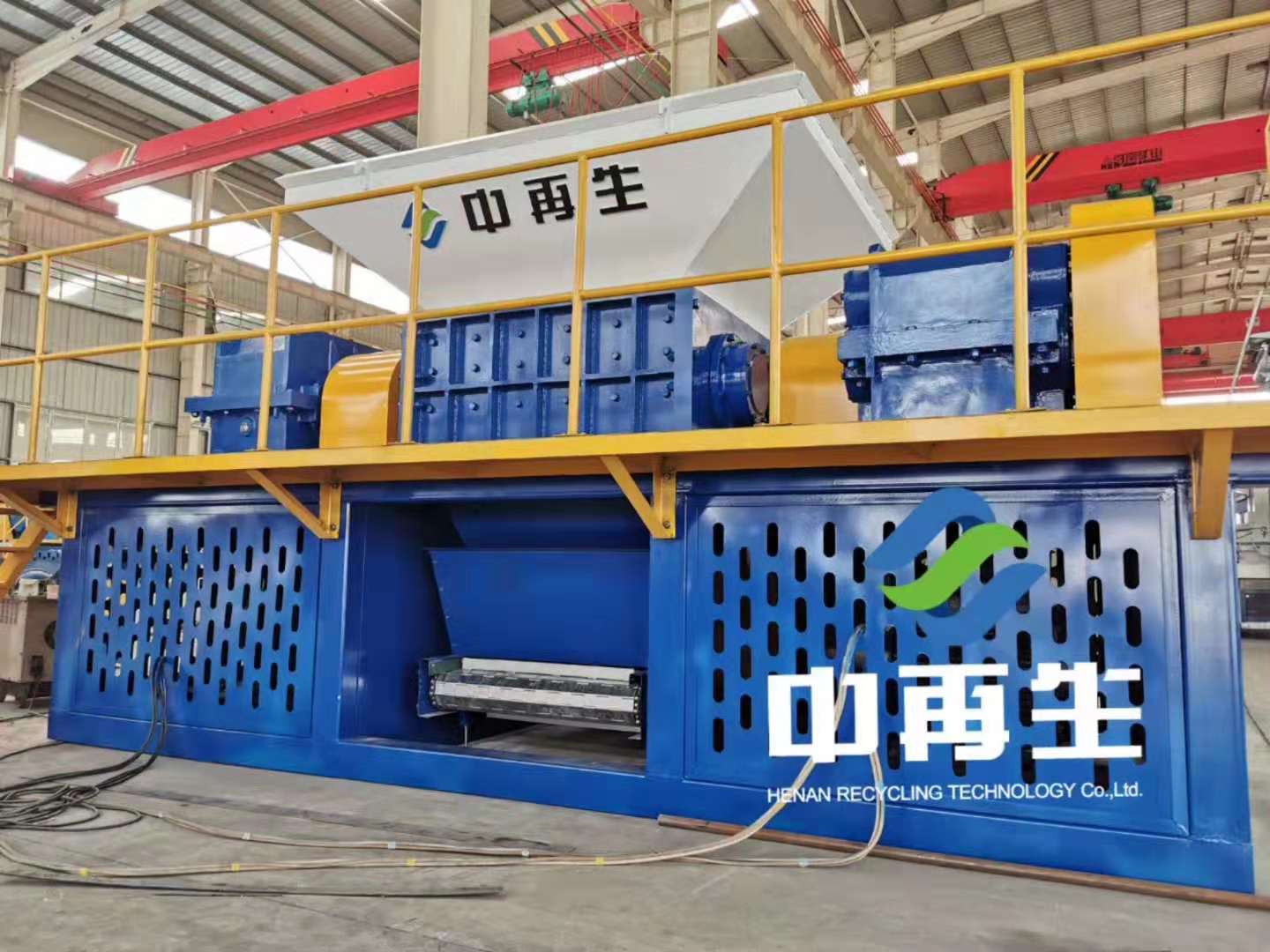 家电撕碎机将废旧家电撕碎成符合要求的物料